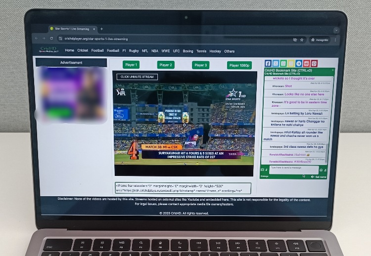 Live match streaming via CricHD.to on a laptop