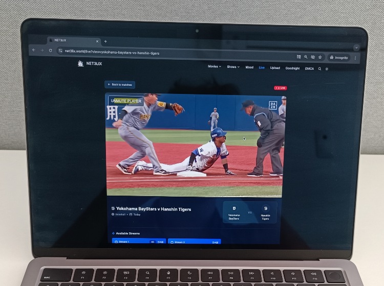 A laptop displays crisp live sports streaming from Net3lix.world/live
