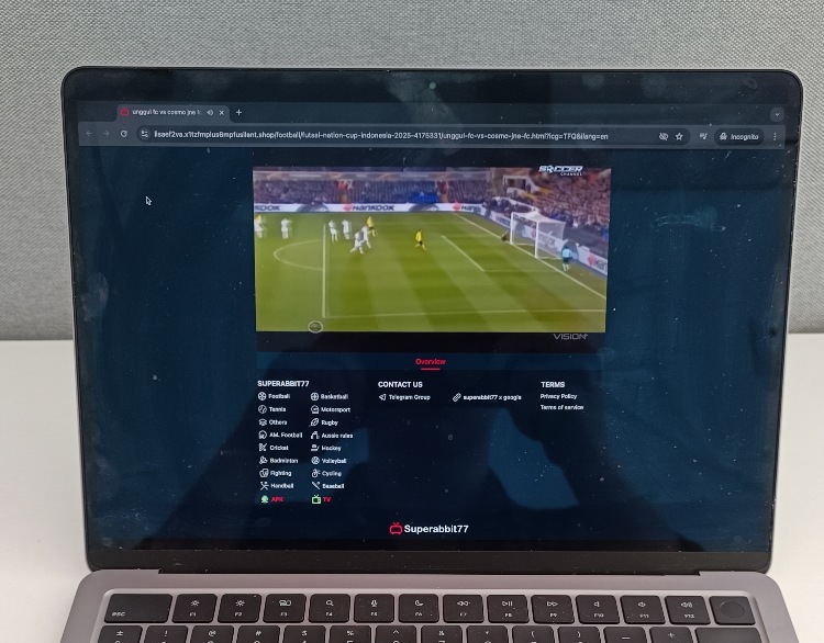 Streaming a soccer event on Rbtv77.gold from a laptop