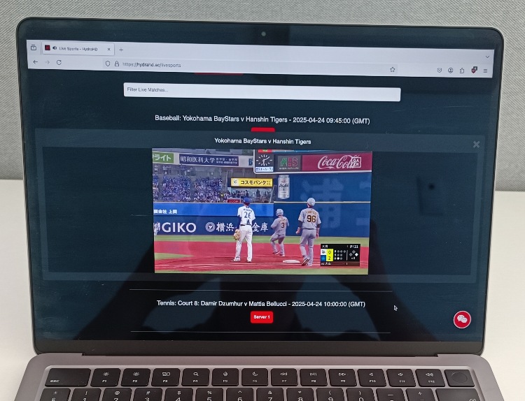 Streaming lag-free live games on HydraHD.ac on a laptop