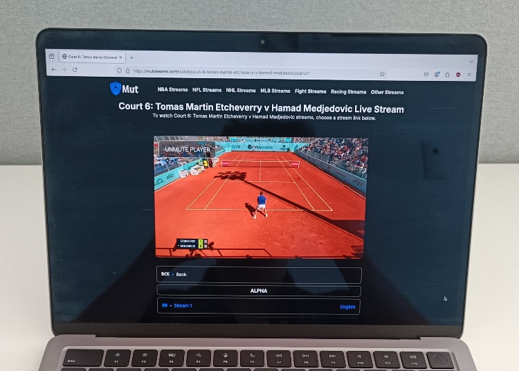 Watching lag-free sports through Mutstreams.com streaming service on a laptop
