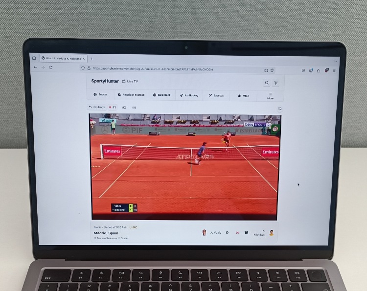 Live sports streaming on SportyHunter.com viewed on a laptop