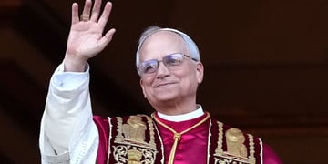 pope leo waveing glasses purple