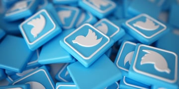 Twitter plastic chips in batch